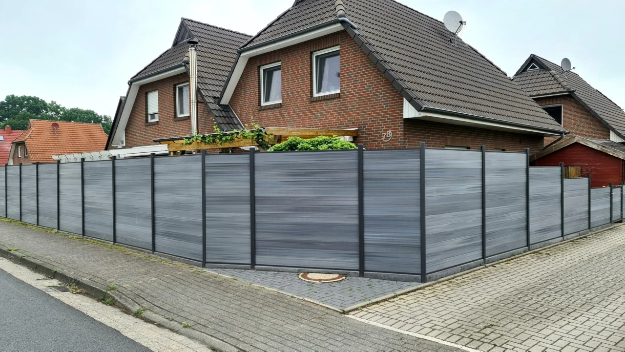 System WPC Classic Zaunfeld Set Coextrudiert Grau Steckzaun (ohne Alupfosten Anthrazit) – Bild 2